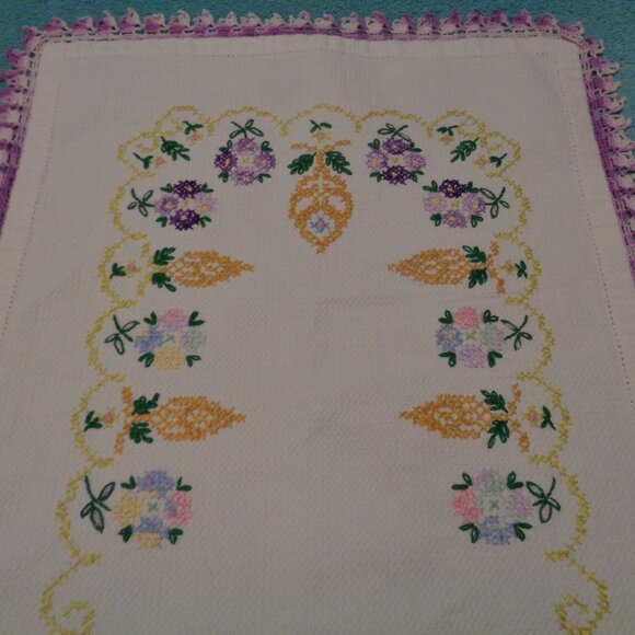 VINTAGE TEXTURED COTTON HAND EMBROIDERED HAND CROCHETED 1950S RUNNER - Picture 5 of 9